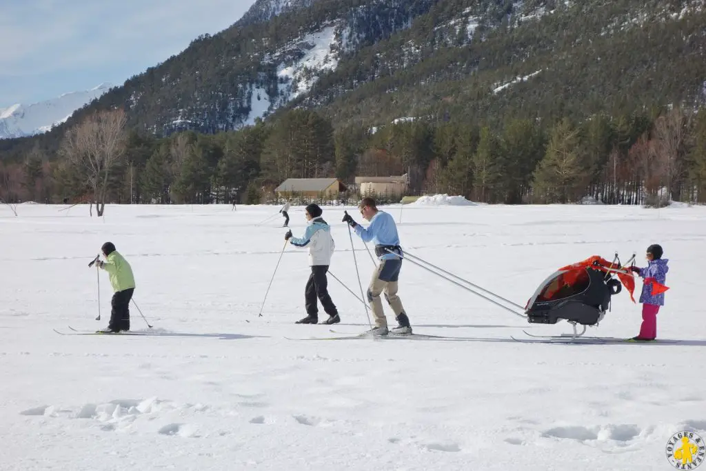 Skier avec bébé conseil pour partir au ski