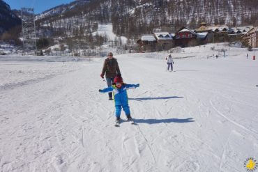 Apprendre le ski à un enfant