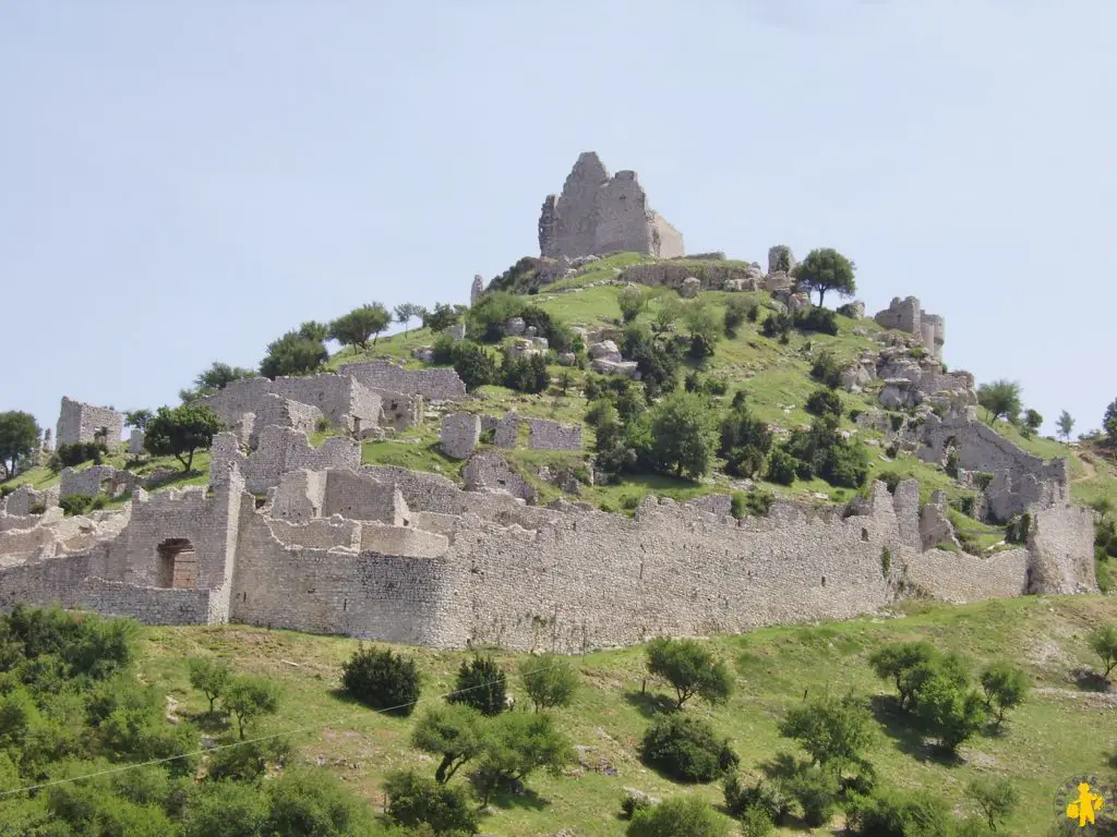 Crussol avec les enfants sortie 15 sorties famille en Drome Ardeche | Blog VOYAGES ET ENFANTS