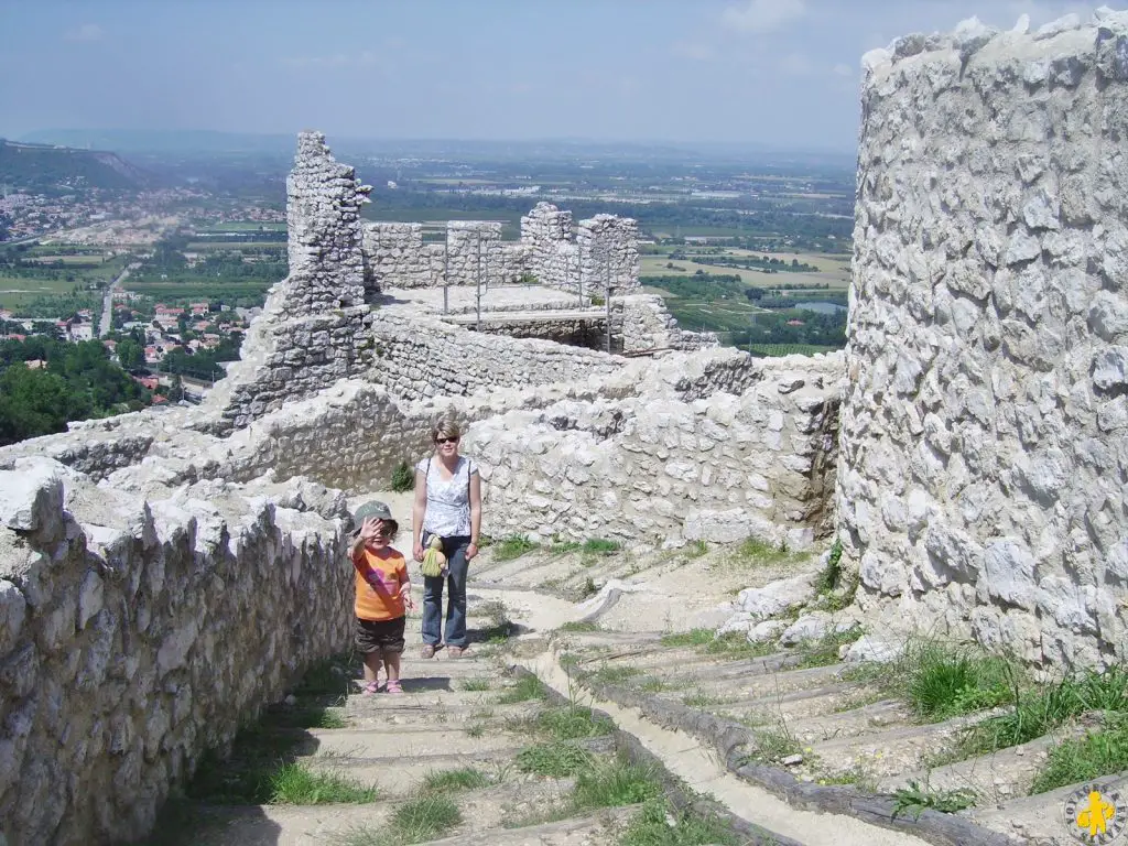 Chateau de crussol en famille Sortie Drome ardeche 15 sorties famille en Drome Ardeche | Blog VOYAGES ET ENFANTS