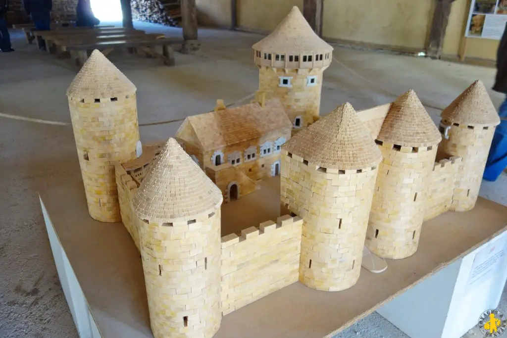 Maquette chateau de Guedelon visite famille Visite de Guédelon en famille | Blog VOYAGES ET ENFANTS