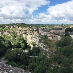 Visiter Bozouls en famille Aveyron | VOYAGES ET ENFANTS