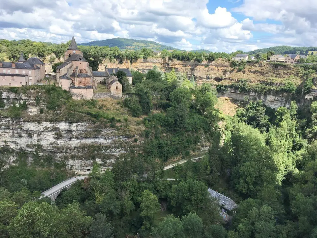 Visiter Bozouls en famille Aveyron | VOYAGES ET ENFANTS