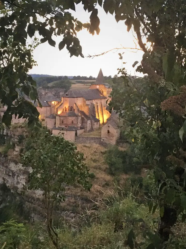 Visiter Bozouls en famille Aveyron | VOYAGES ET ENFANTS