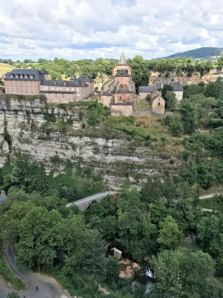 Visiter Bozouls en famille Aveyron | VOYAGES ET ENFANTS