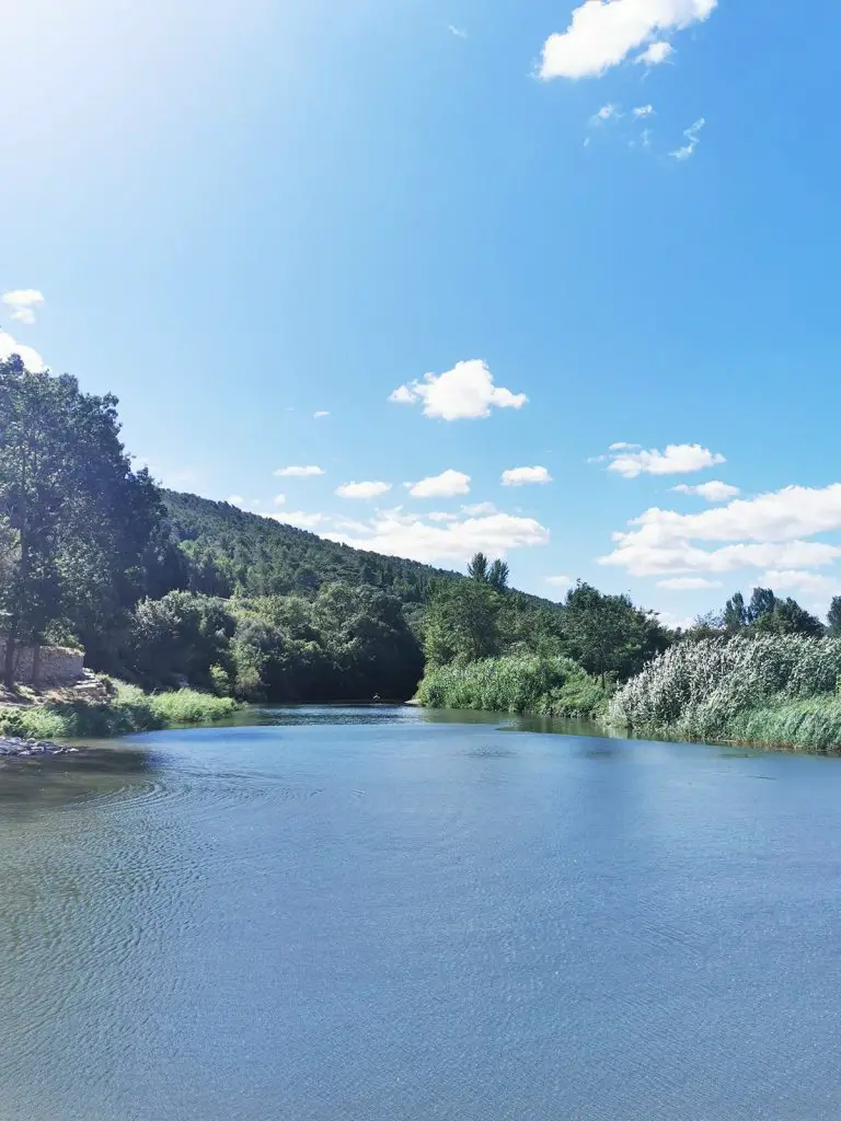 Pays cathare en famille et carcassonne lac de Cavayère Carcassonne en famille et pays cathare | Blog VOYAGES ET ENFANTS