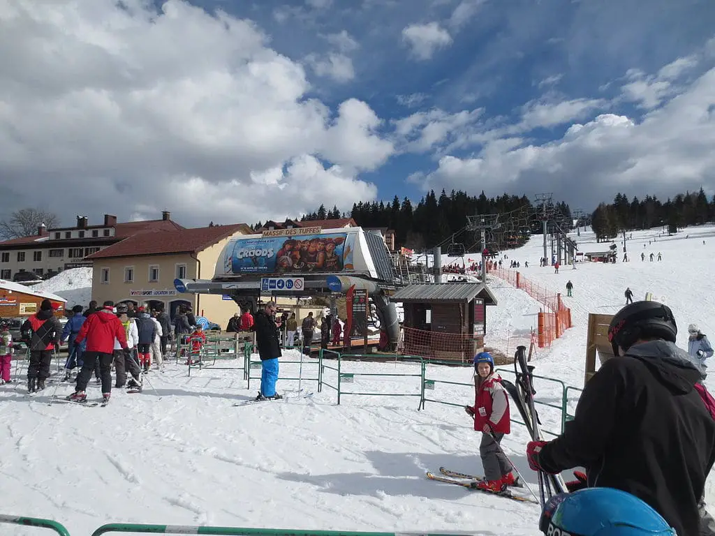 front de neige familial de la station des Rousses Jura Station de ski famille des Rousses JuraVOYAGES ET ENFANTS
