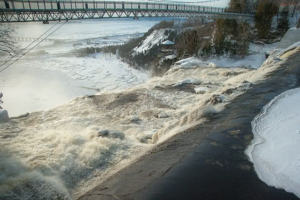 Activités hiver québec famille balade parc chute monmorency Vacances hiver Québec en famille top activités | Voyages Enfants