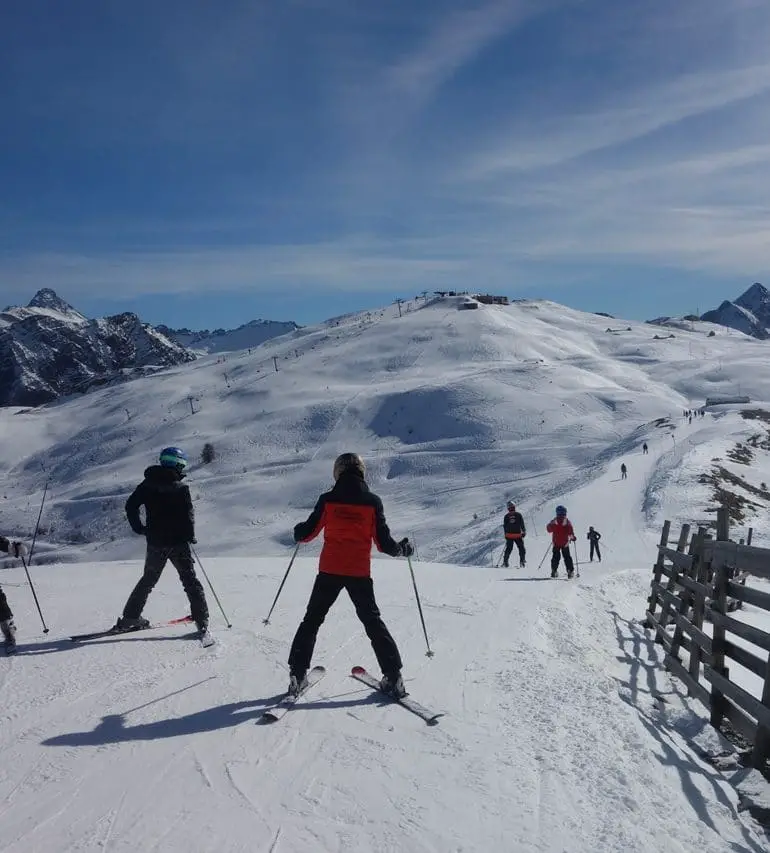 où skier en Avril en famille