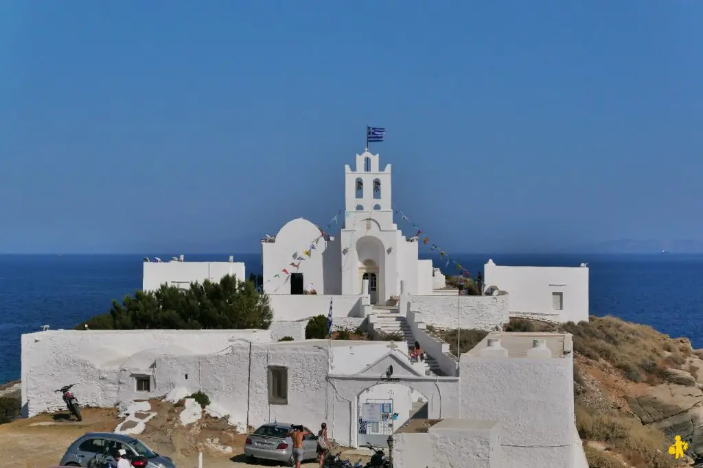 Sifnos en famille Eglise Chrisopigi Sifnos et Kythnos Iles secrètes des Cyclades en famille