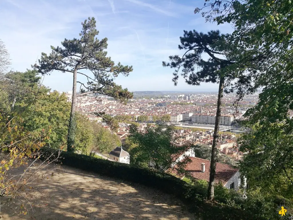 que voir Lyon famille jardins fourvière Visiter Lyon que faire | Blog VOYAGES ET ENFANTS