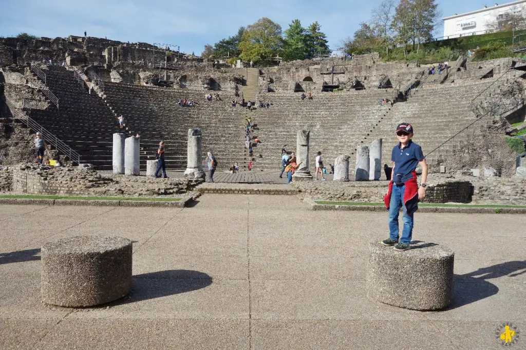 Lyon en famille Amphitheatre Visiter Lyon que faire | Blog VOYAGES ET ENFANTS