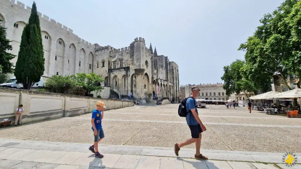 Visite Palais Papes famille