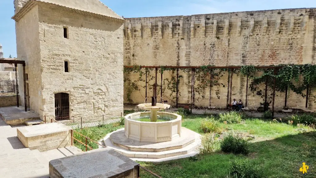 visiter palais des papes enfants jardin Visite du Palais des Papes en famille | VOYAGES ET ENFANTS