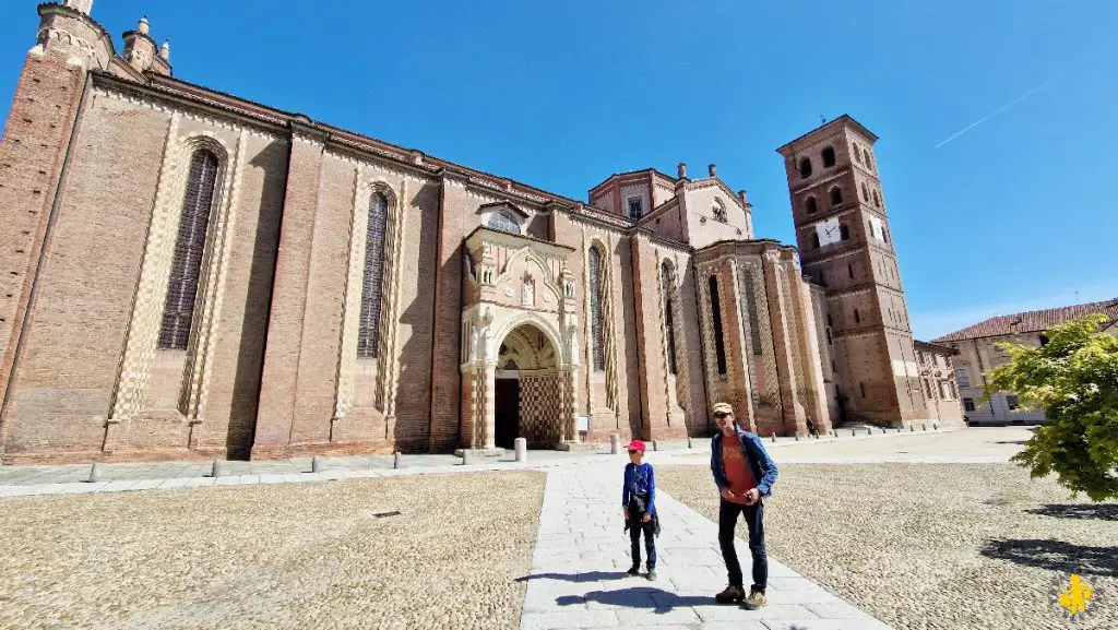 cathedrale asti Visiter les Langhe en Italie | Blog VOYAGES ET ENFANTS