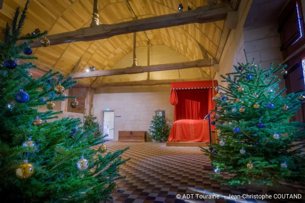 Noël au pays des châteaux Château de Chinon Visitez un château durant les vacances de Noël |