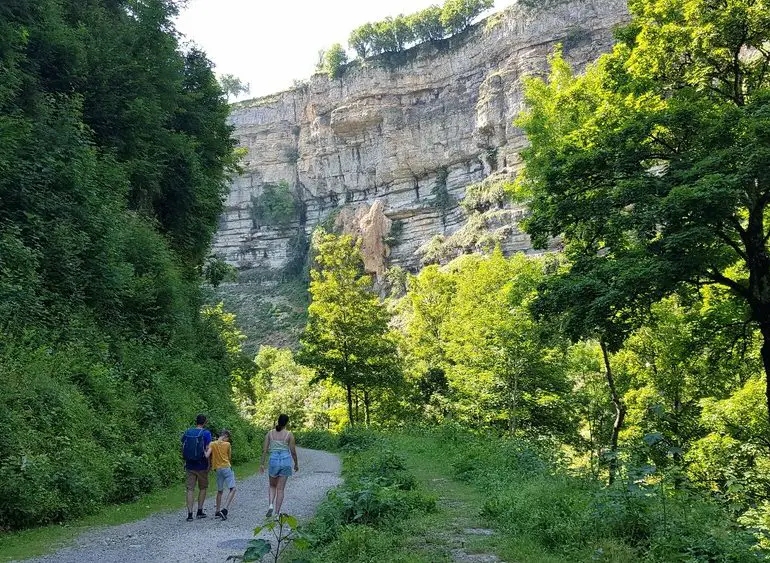 Rodez en famille : voyage en Aveyron et Lozère en famille : trou de Bozouls
