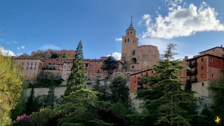 Albarracin cité Aragon avec enfant