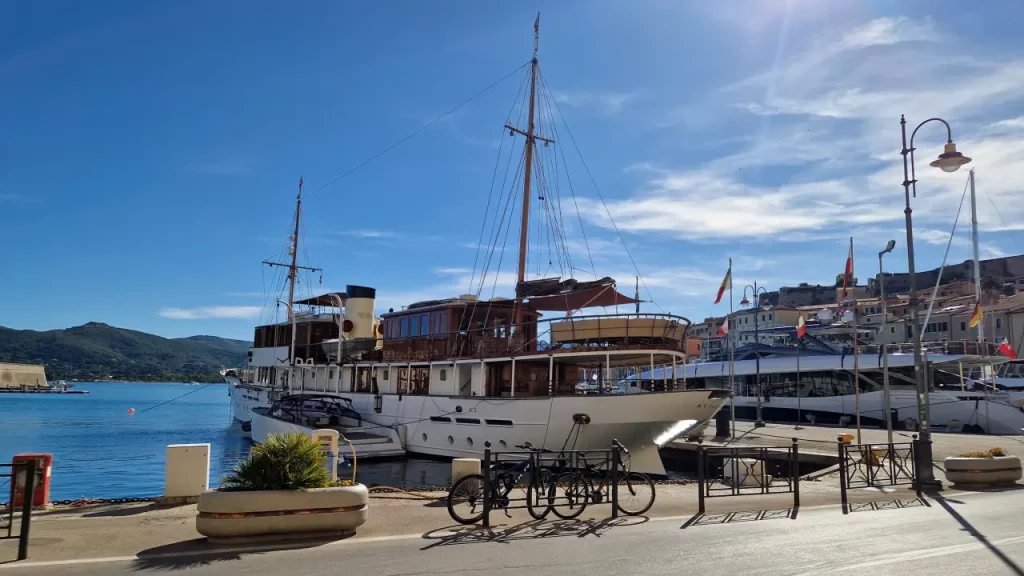 Séjour sur l'île d'Elbe en tribu