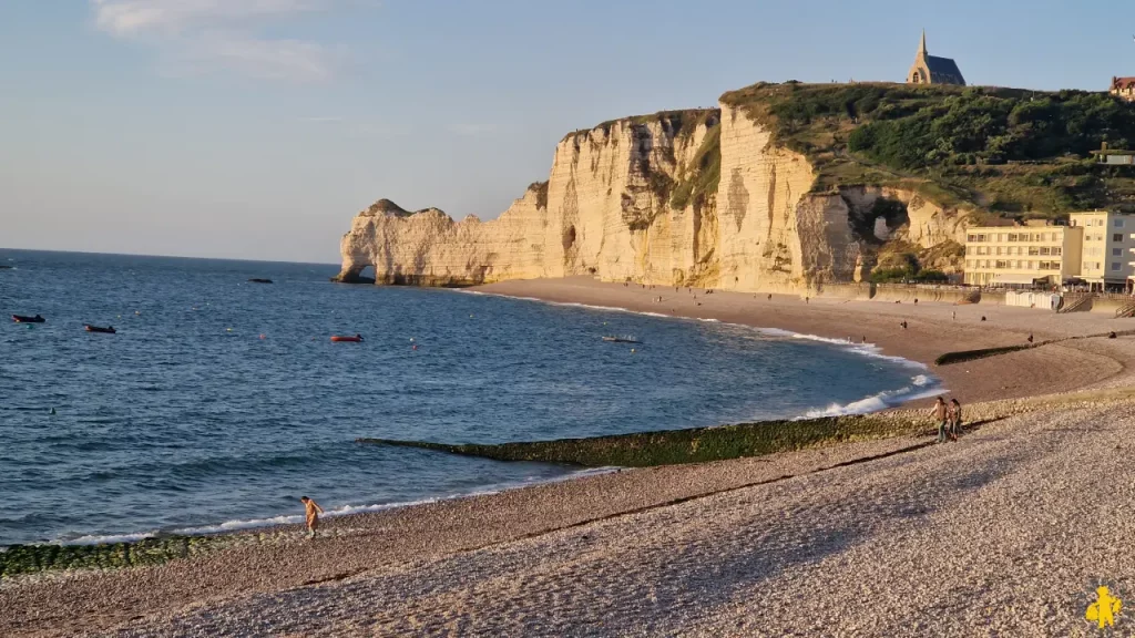 Découvrir Etretat loin des foule, même en été