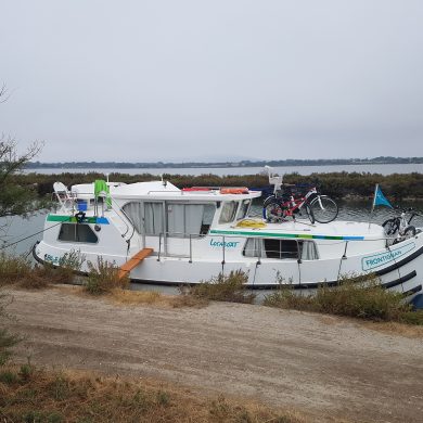 Camargue en bateau peniche en famille
