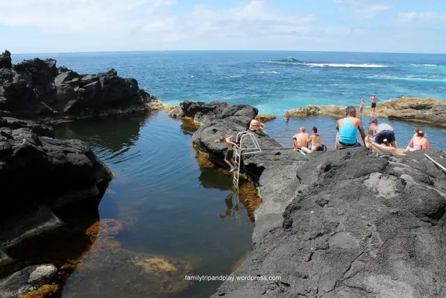 acores-piscine-naturelle-mosteiros