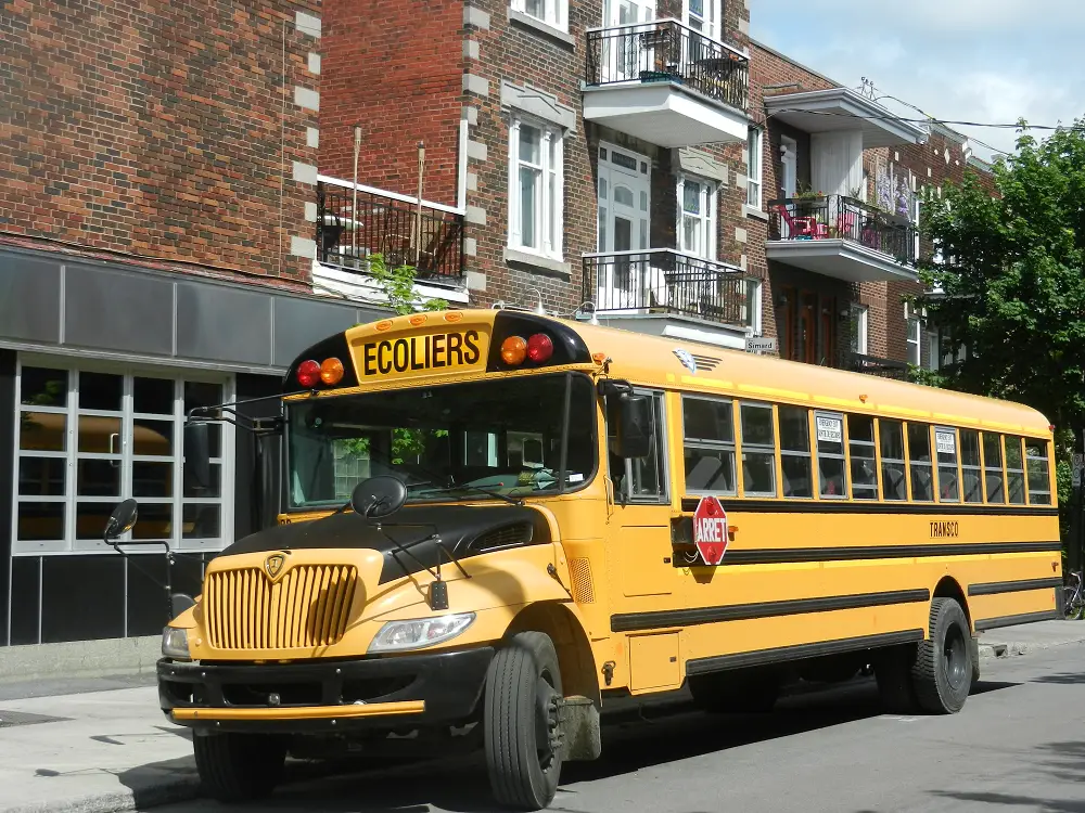 Voyage Québec avec enfant - bus scolaire